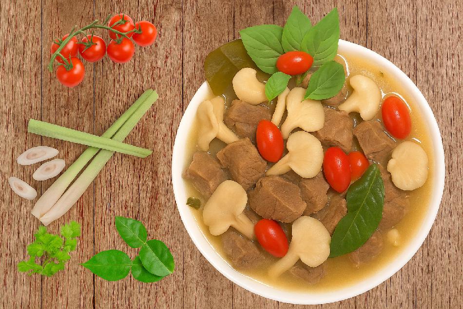 Tom yam au boeuf au pleurote